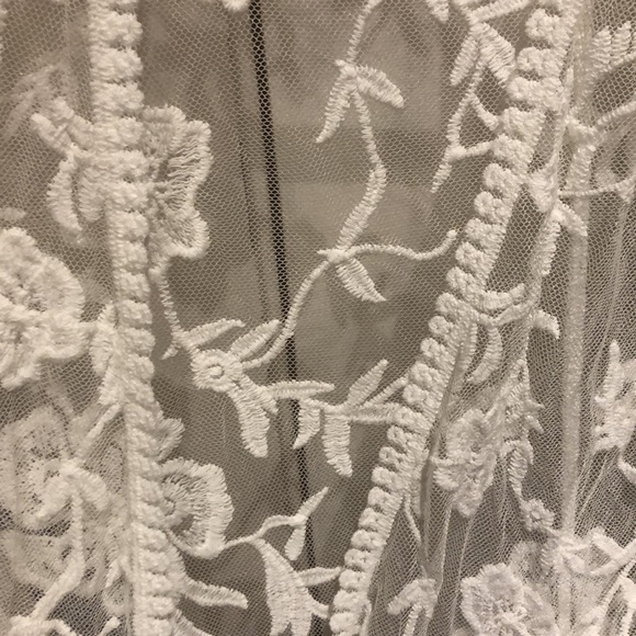 Gorgeous embroidered see-through kimono. no tag -previously owned by Xl  woman. - Picture 8 of 8